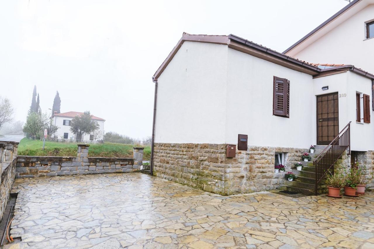 Apartma Nika Hrvatini 외부 사진